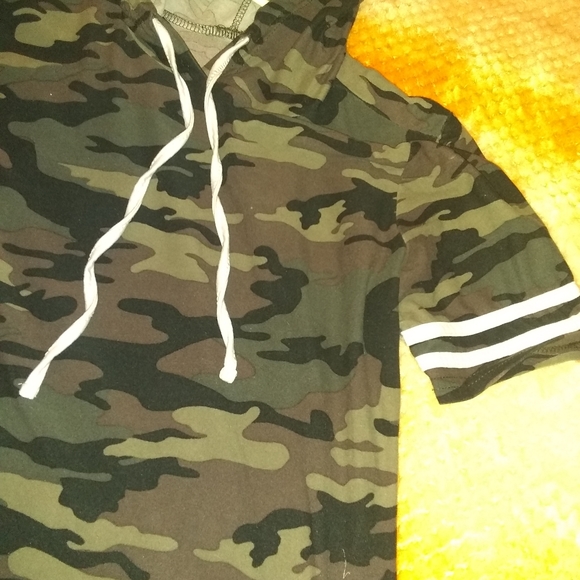 Camo hodded top - Picture 3 of 11